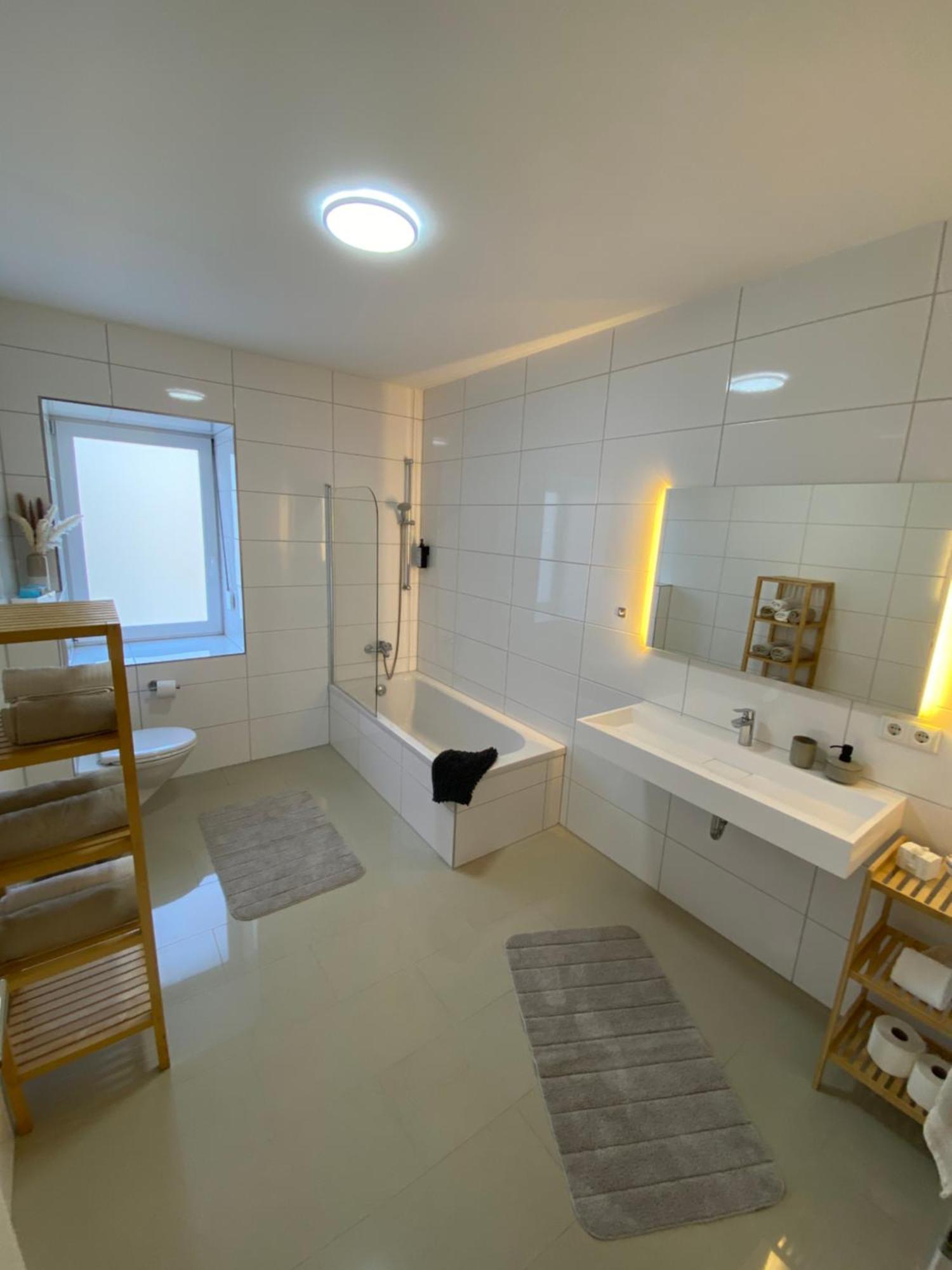Sleep Well Apartments Detmold - Tempur Beds- Neu - Top Lage - Free Parking - Wifi Εξωτερικό φωτογραφία